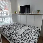 Zyczliwy Z Garazem Apartamento