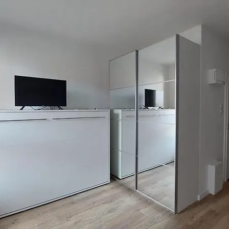 Zyczliwy Z Garazem * 华沙