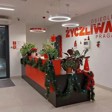 Zyczliwy Z Garazem 公寓 *