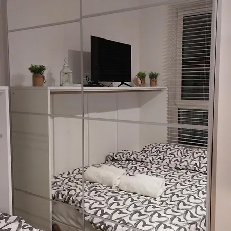 Zyczliwy Z Garazem وارسو