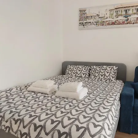 Zyczliwy Z Garazem Apartment *