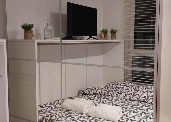 Zyczliwy Z Garazem Varsóvia