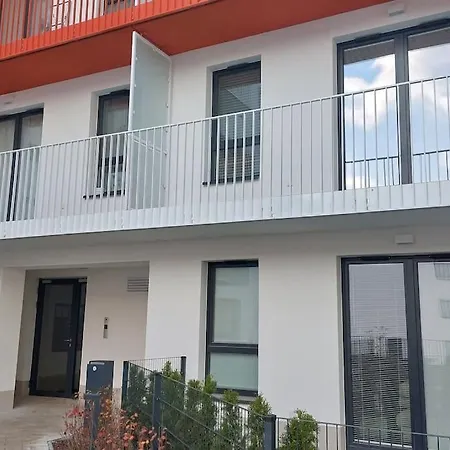 Zyczliwy Z Garazem Διαμέρισμα Βαρσοβία